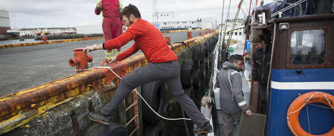 Manœuvre sur le port de Keflavík
